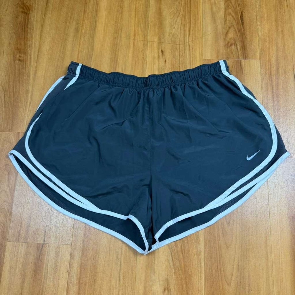 Nike Womens Dri-FIT Tempo Running Shorts Gray White Mesh Trim 1X Plus Size